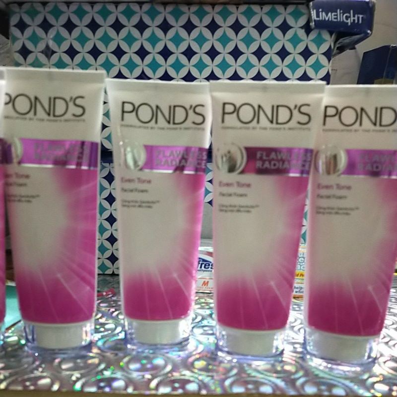 Sữa Rửa Mặt POND'S FLAWLESS RADIANCE