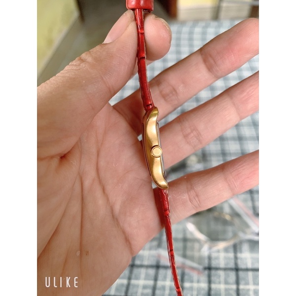 Đồng hồ si nữ Nhật hiệu Kookai, dáng tank dây da