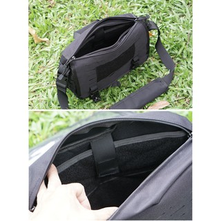 Túi đeo chéo Small Messenger Bag.