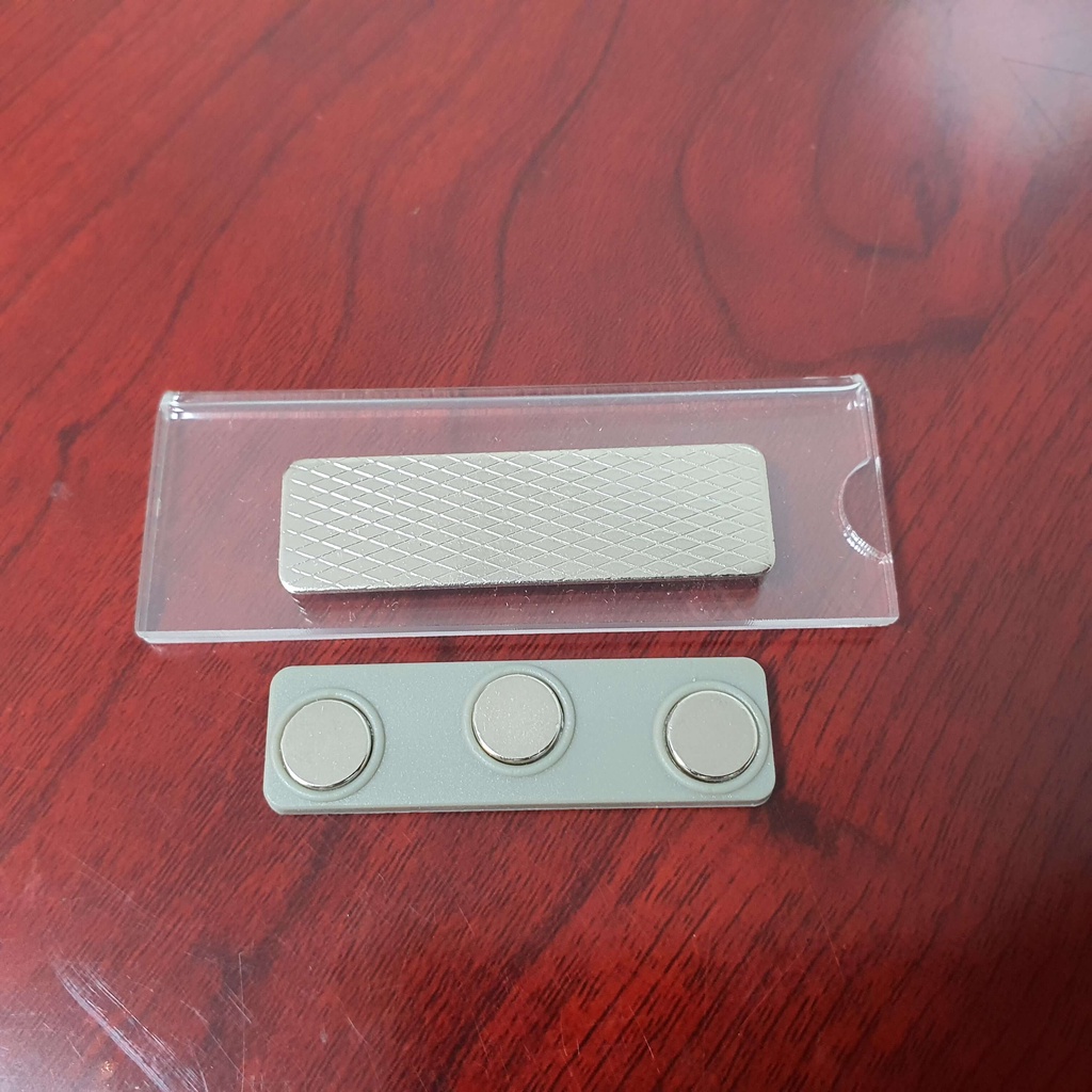 Thẻ tên nhân viên mica - Bảng tên nhân viên ghim cài, nam châm