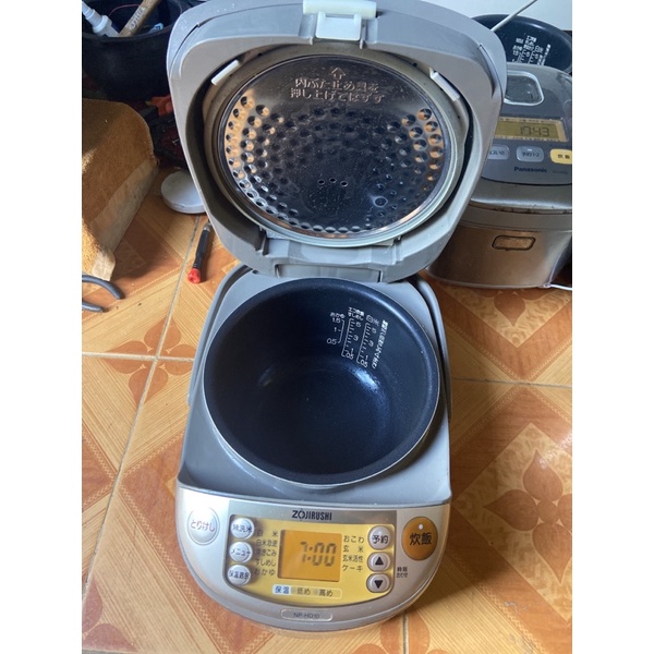 Nồi cơm Zojirushi NP-HD10