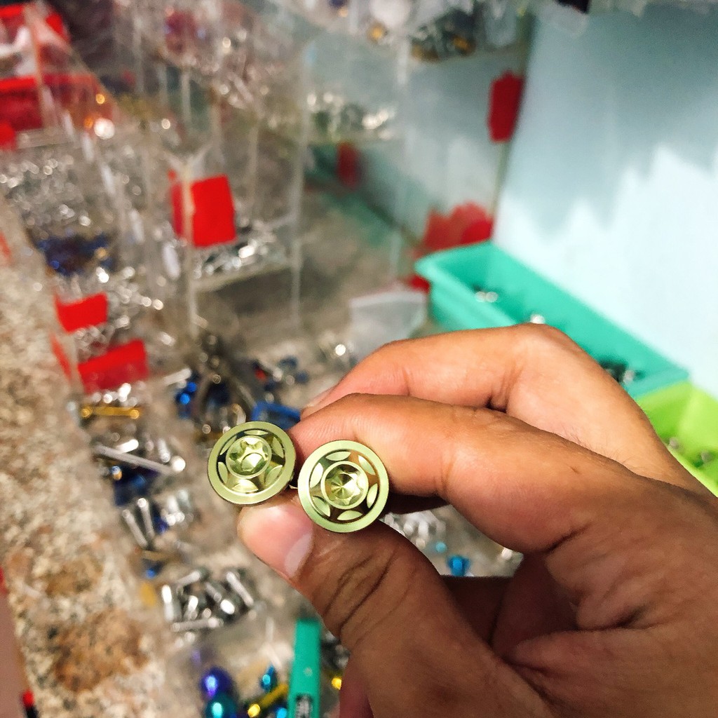 Ốc 8li2.5p gr5 salaya nhé anh em ơi đủ màu nhé anh em ơi