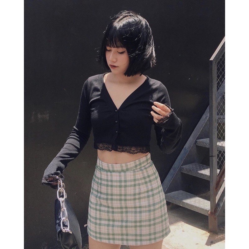 Áo croptop cổ V tay dài phối ren nút giả chất thun gân