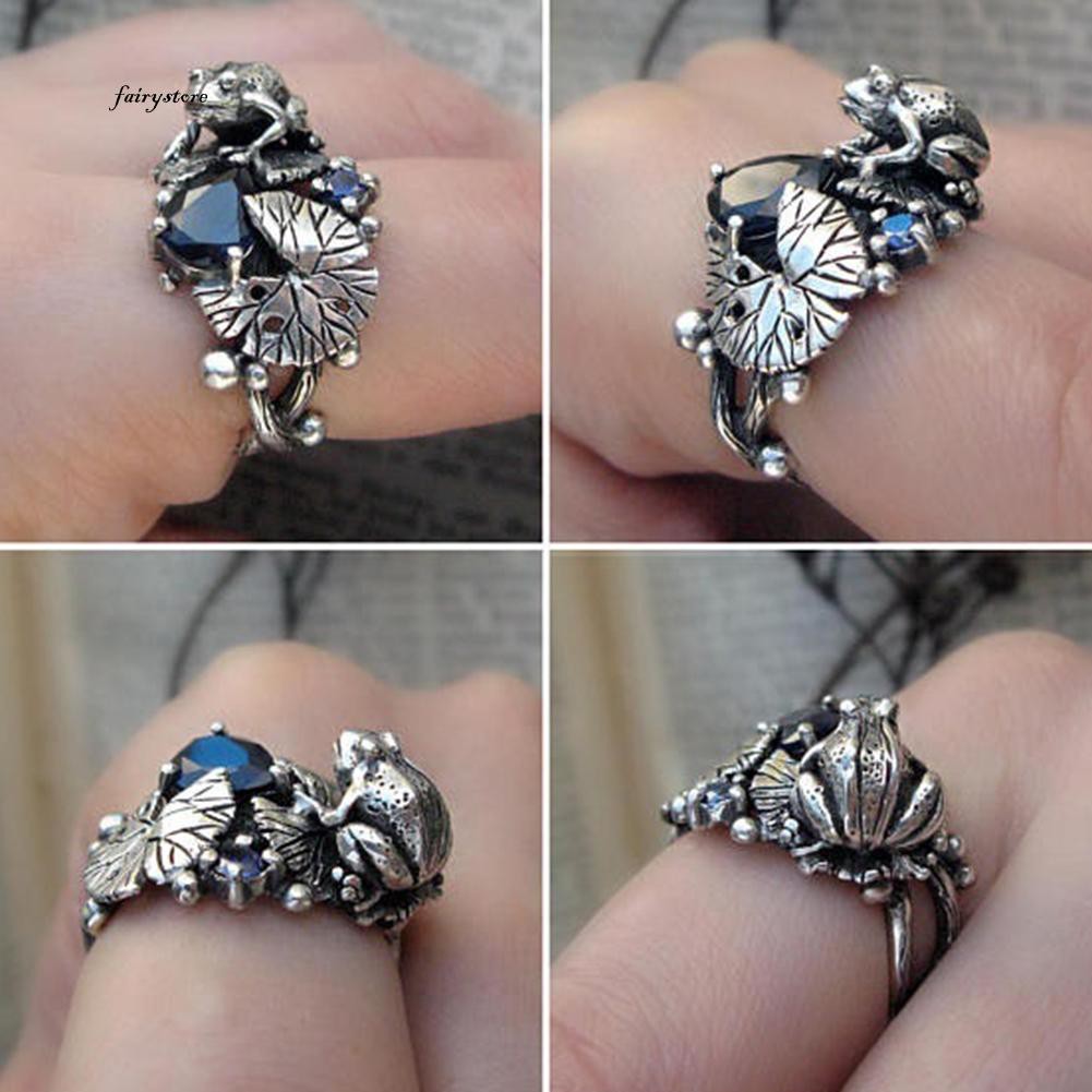 Nhẫn HìNh Con ẾCh Và Ếch ĐíNh Đá Cổ ĐiểN