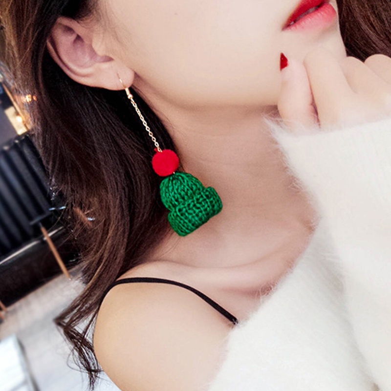 Khuyên tai hình nón len phong cách giáng sinh Hàn Quốc dễ phối đồ cho nữ
