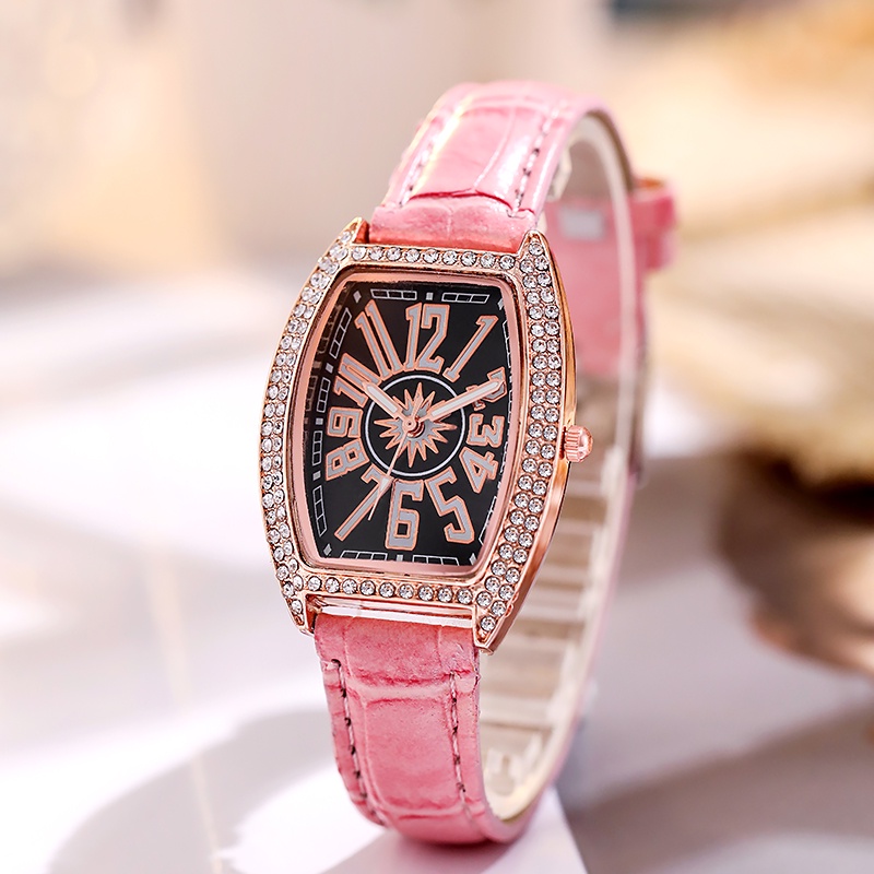 Đồng hồ quartz đính đá với dây đeo da sang trọng