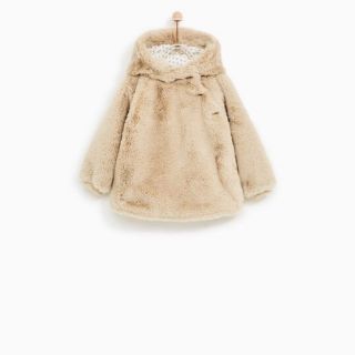 Áo khoác lông thỏ Zara thêu chữ mặt sau