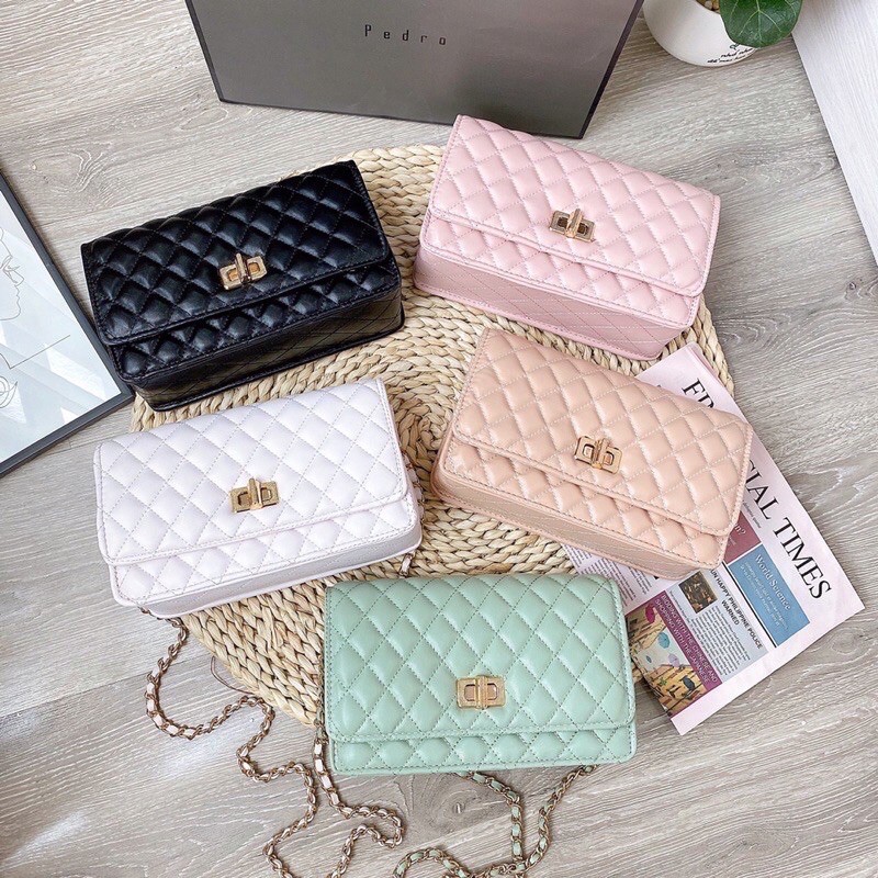 Túi CNK khoá xoay trám bao da mềm lót đỏ size 22(hot hit)
