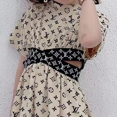 Đầm cộc tay hở eo in chữ thời trang bé gái 4-10 tuổi