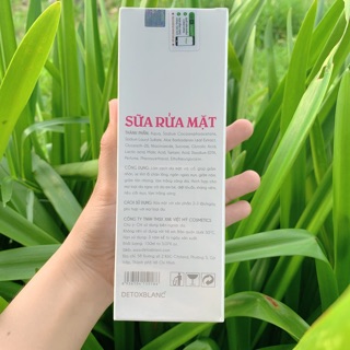 Sửa rửa mặt Detox blanc