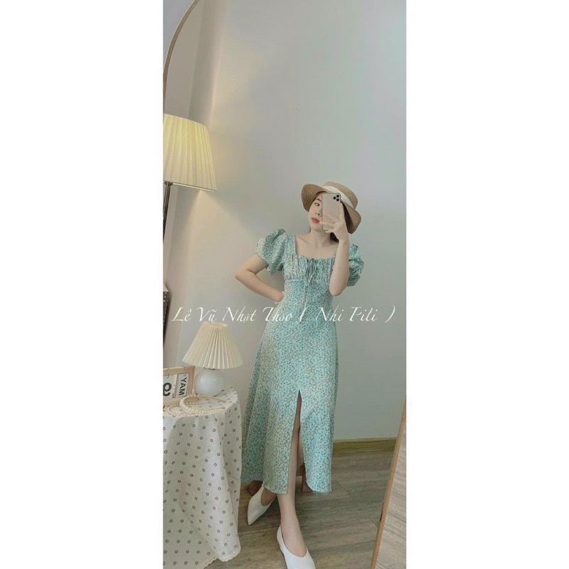 Đầm maxi hoa nhí cổ vuông xẻ đùi mặc đi biển