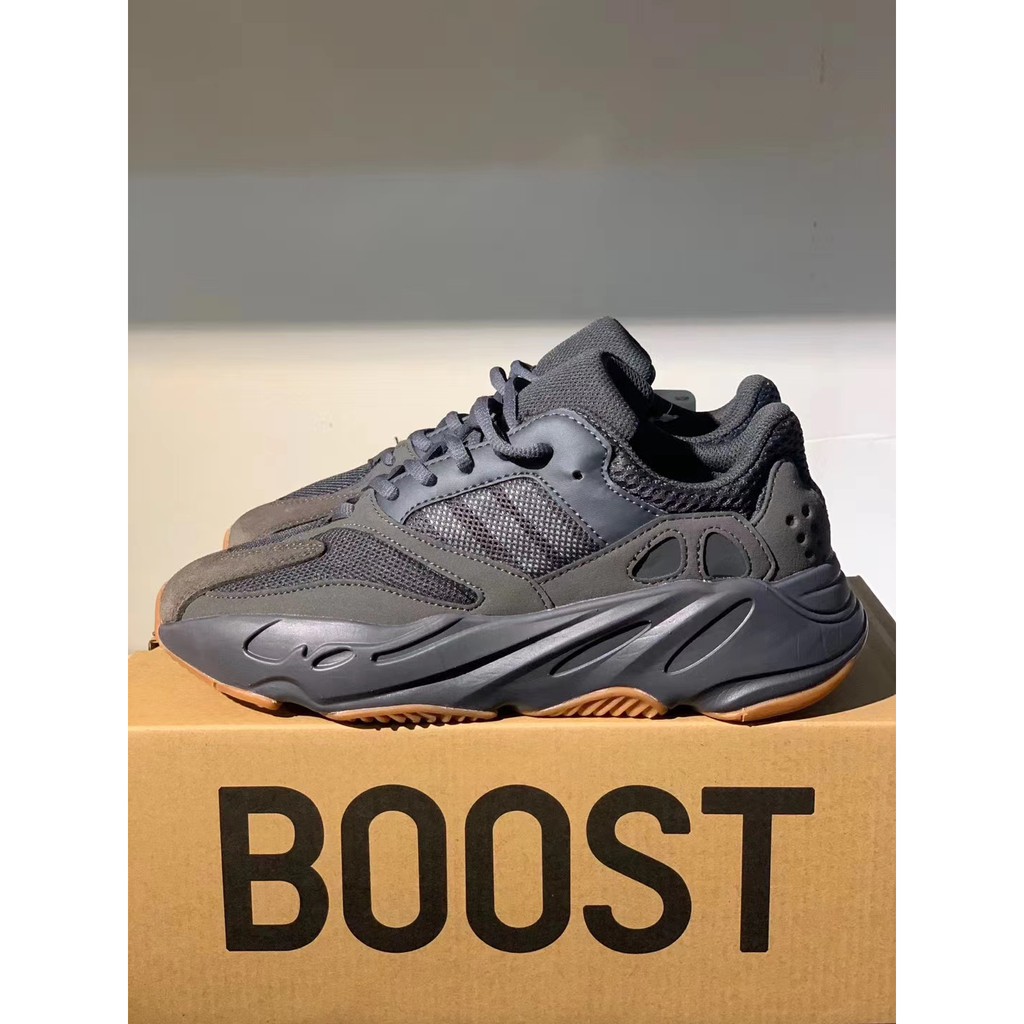 Giày Sneaker YZ 700 Đen chuẩn hàng 1:1
