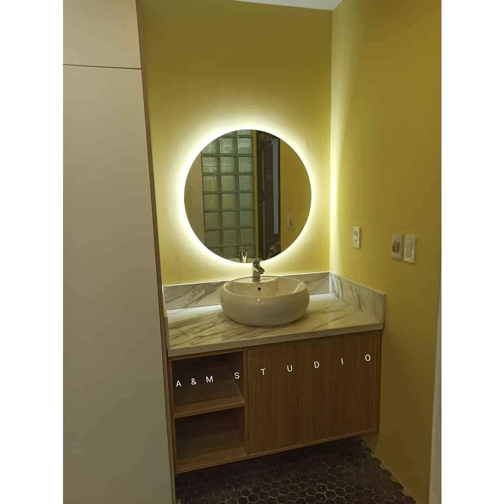 Gương tròn có đế cảm ứng trên mặt gương đèn led đổi 3 màu mẫu led hậu gắn tường kích thước D50cm Mirror