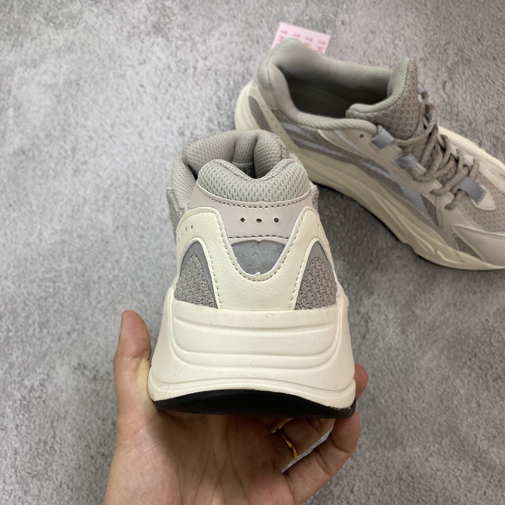 Giày Sneaker YZ 700 Trắng Phản Quang Size Nam Nữ Tặng Kèm Tất trắng