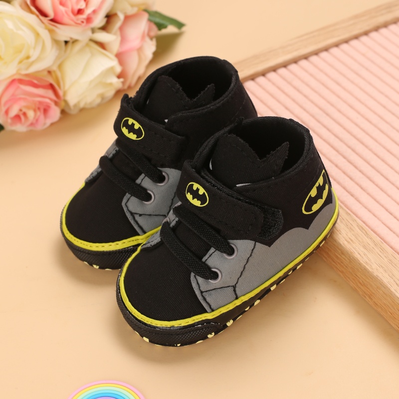 Giày Đế Mềm Chống Trượt Hình Batman Cho Bé Trai 0-18 Tháng Tuổi