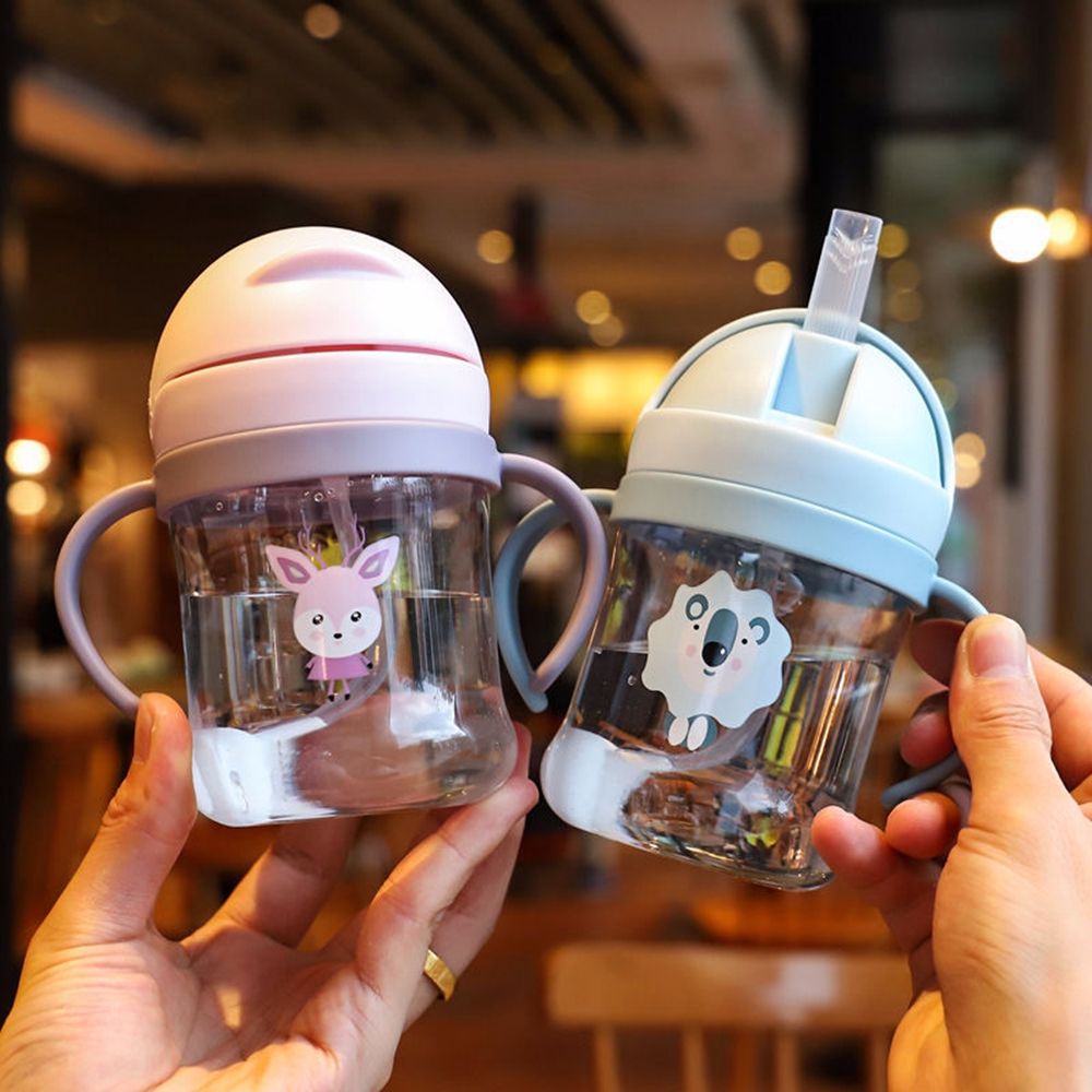 Bình nước nhựa có tay cầm và ống hút họa tiết hoạt hình dễ thương chống rò rỉ cho bé