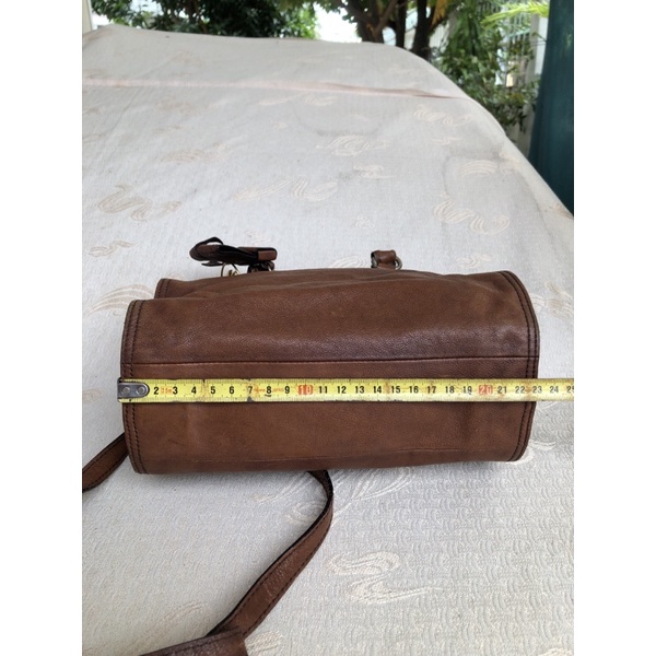 Túi chuẩn si. Túi qua sử dụng. Khách vui lòng xem hình nếu muốn biết thêm thông tin sản phẩm mời khách vô chat. Thanks .