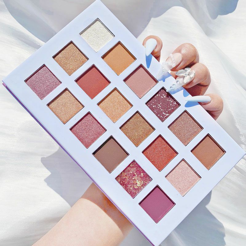 Phấn mắt trái tim 18 ô tươi tắn trẻ trung thích hợp để tặng | BigBuy360 - bigbuy360.vn