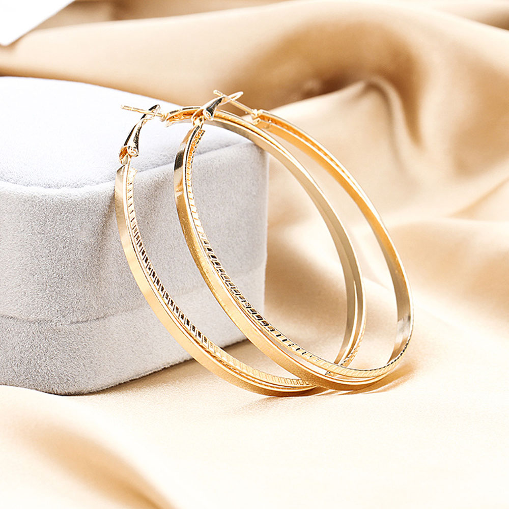 Khuyên Tai Nữ Trang Tạo Hình Độc Đáo