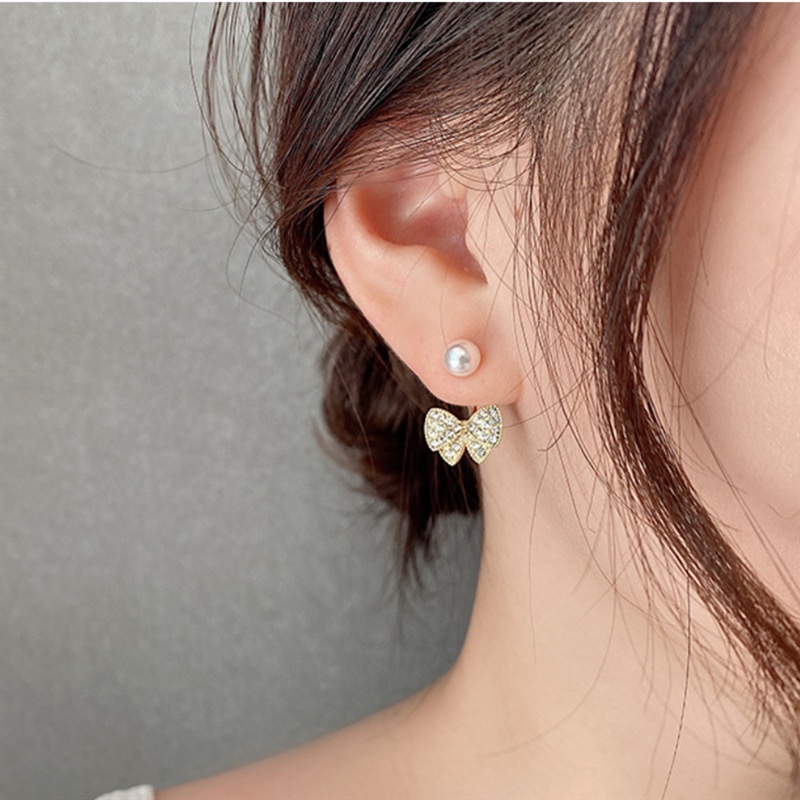 Khuyên Tai Hình Đuôi Cá Đính Đá Và Ngọc Trai Phong Cách Thời Trang Hàn Quốc