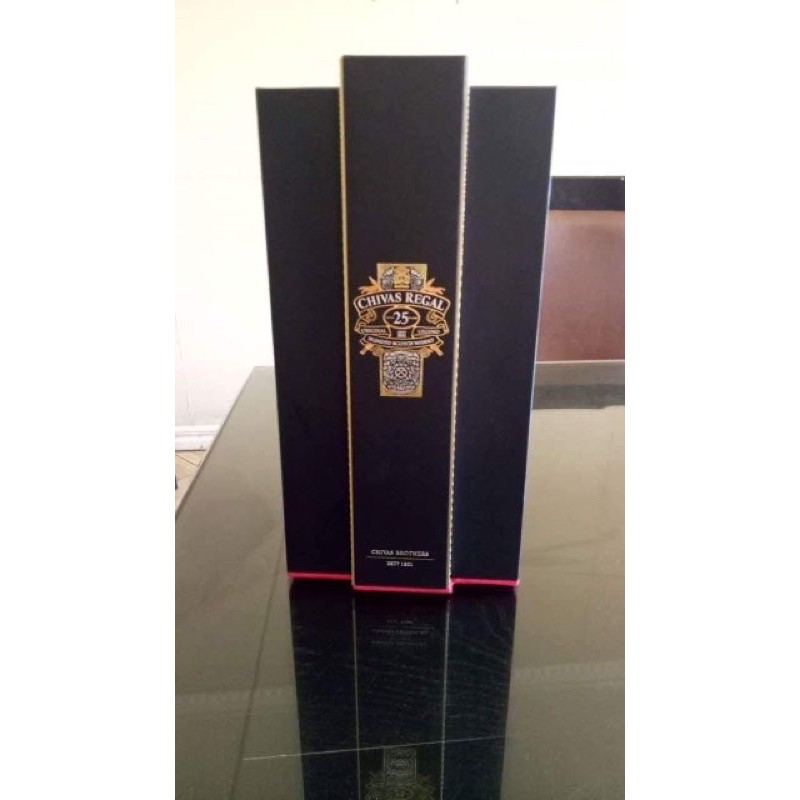 vỏ chai chivas 25