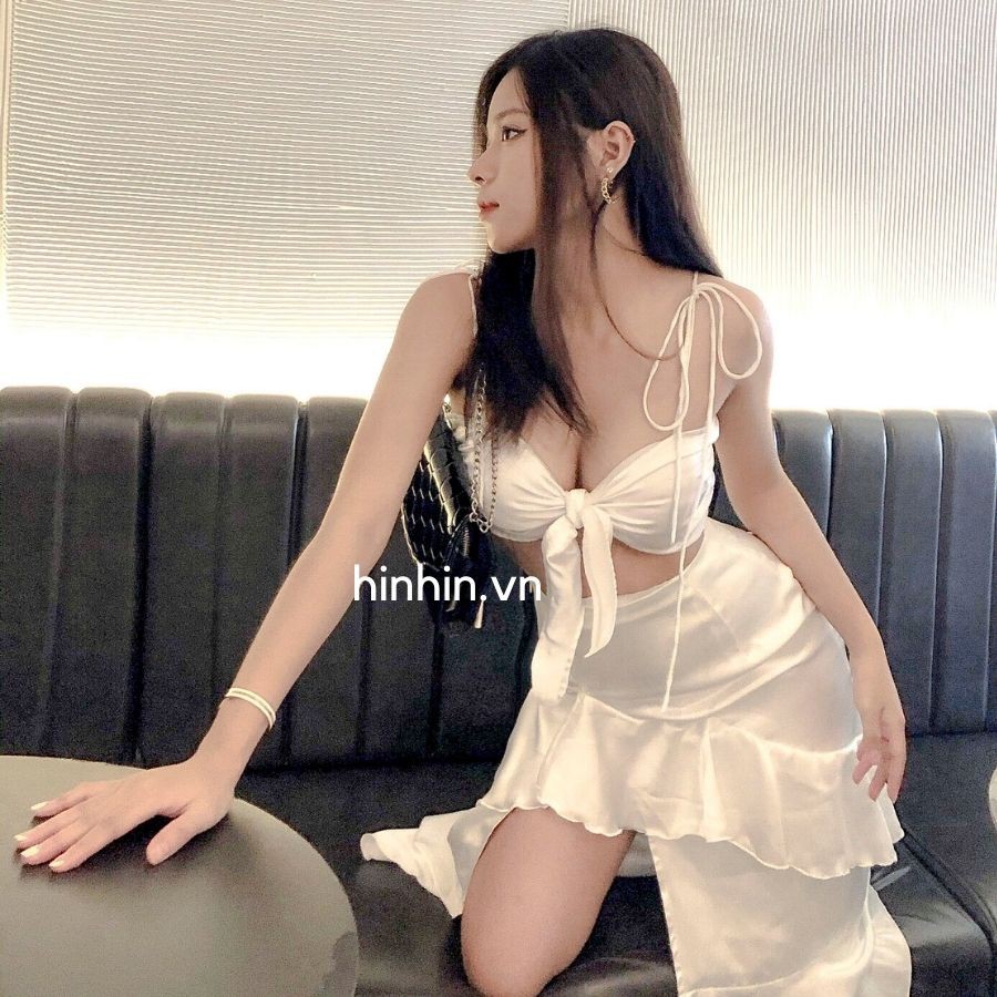 Chân váy dài lụa xẻ tà viền bèo màu trắng HCV28 - Hỉn Hỉn Store | BigBuy360 - bigbuy360.vn
