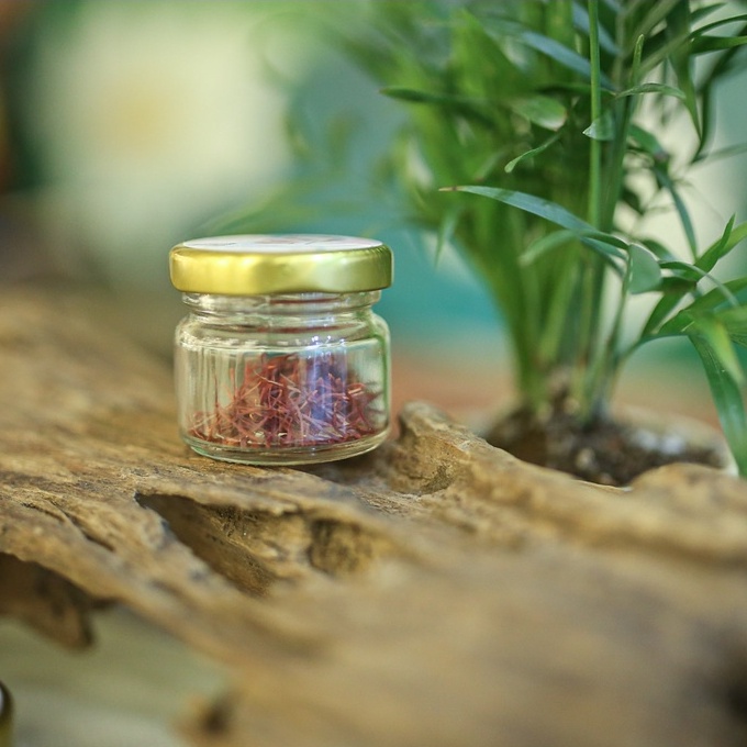 Nhuỵ hoa nghệ tây, hoa Saffron loại lớn 1g, cho người dùng nhiều chuyên nghiệp.