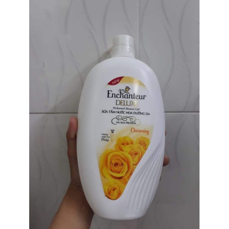 Sữa tắm Enchanteur hương nước hoa 900g