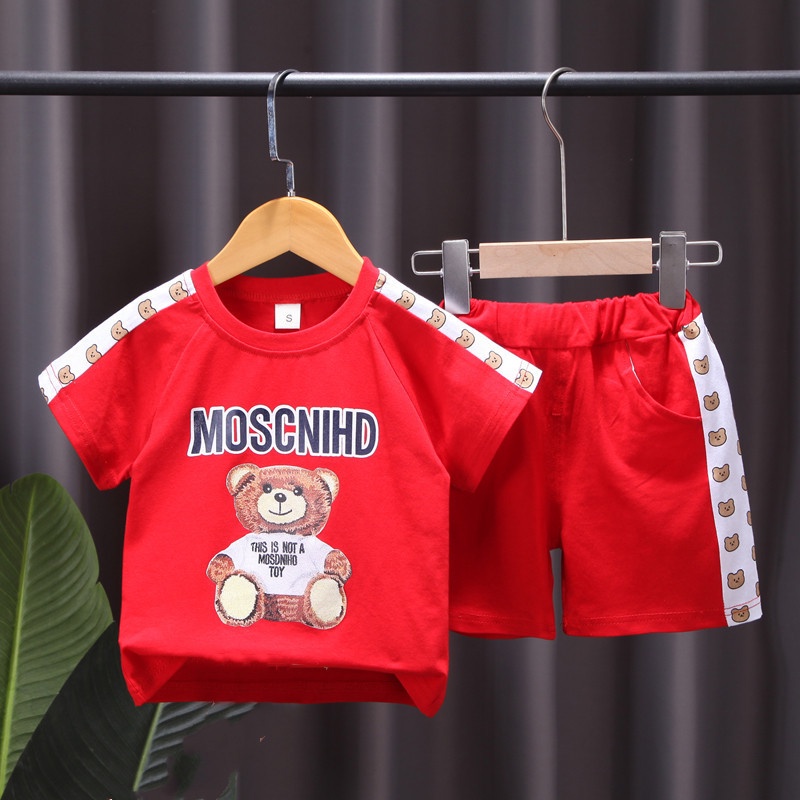 BỘ  QUẦN ÁO CỘC TAY HÌNH  GẤU  MOSCNIHD CHO BÉ  TRAI BÉ  GÁI CHẤT COTTON ĐẸP TỪ 6-20KG
