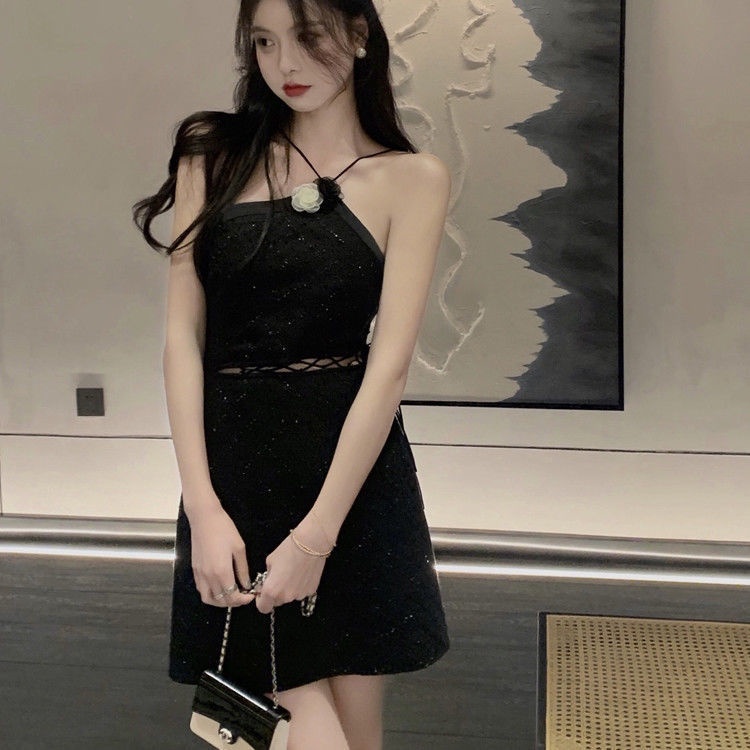 Đầm chữ A cổ yếm trang trí họa tiết hoa trà thời trang mùa hè mới cho nữ