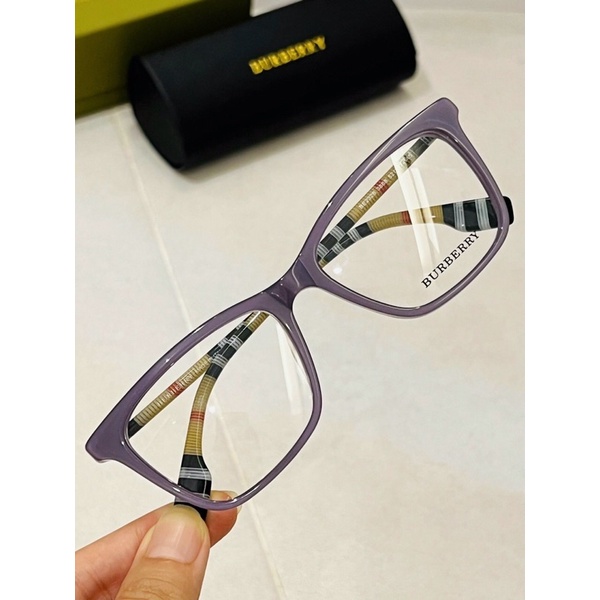 Mắt kính bur berry màu tím