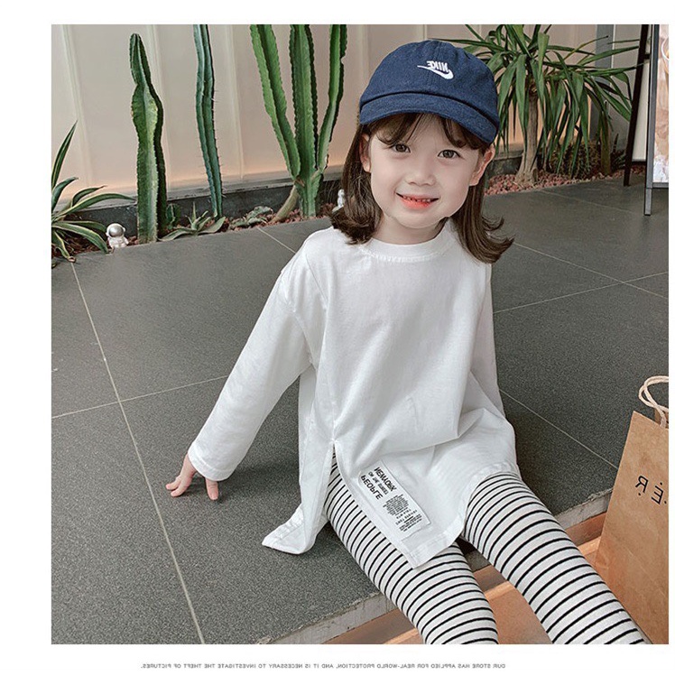 Bộ bé gái áo cotton trắng thụng dáng dài và quần legging kẻ XHN1044