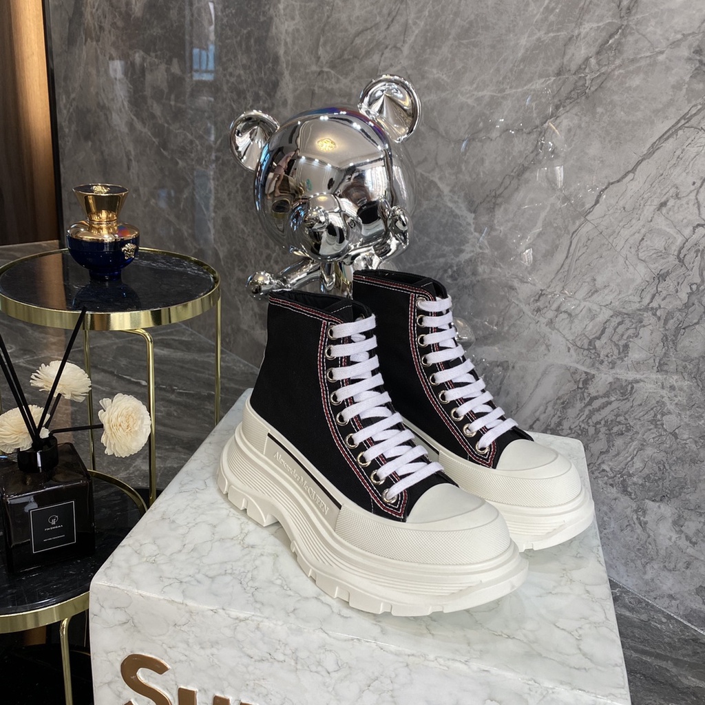 Giày thể thao nam/nữ cao cổ da thật McQueen với kiểu dáng trẻ trung, cá tính