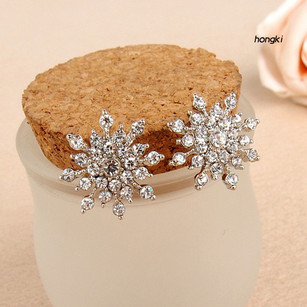 Đôi Bông Tai Hình Hoa Tuyết Đính Đá Thời Trang Cho Nữ