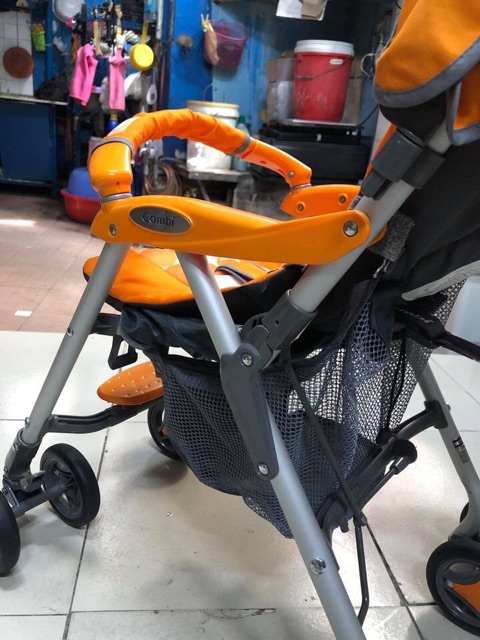 Xe đẩy du lịch Combi Cực Kỳ Gọn Nhẹ