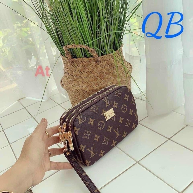 Túi đeo chéo nữ hãng GC nâu xám, 3 ngăn khoá vàng thời trang