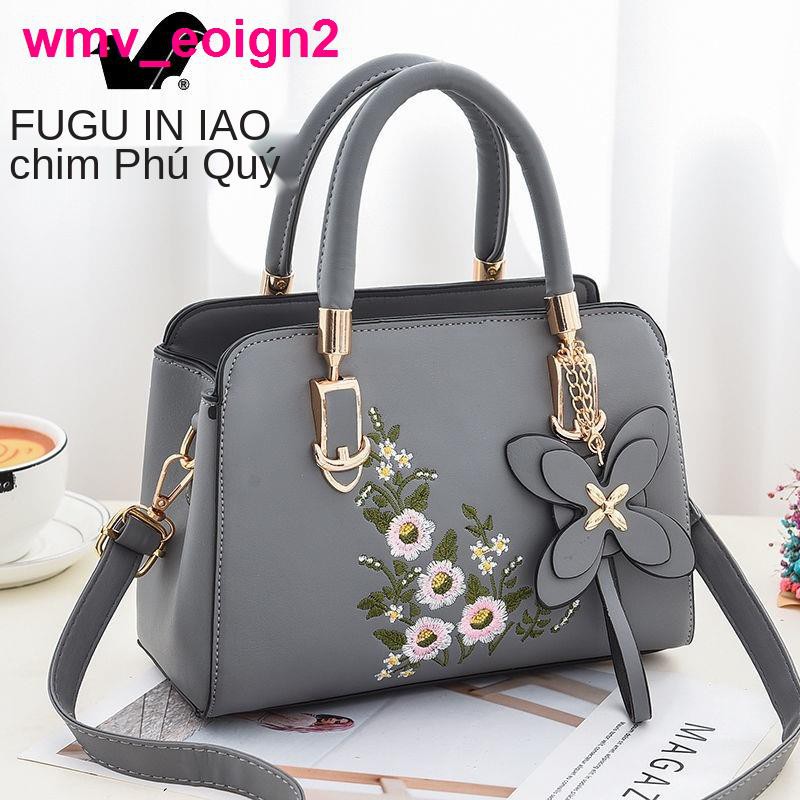 Fugui Bird Bag Túi xách 2021 Thời trang mới Hoa thêu hoang dã Vai đơn Người phụ nữ trung niên Mẹ