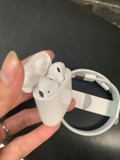 Air pod 2 like new cũ full box chính hãng còn bảo hành của apple