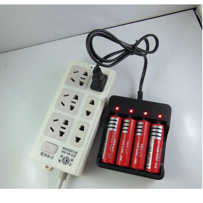 Bộ sạc pin 18650 3.7v - 4.2v  sạc 4 viên đồng thời sử dụng điện 100V - 240V
