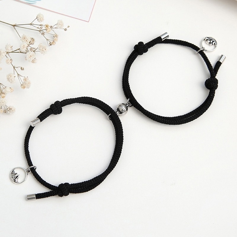 Bộ 2 Vòng Tay Dây Co Giãn Mặt Hình Hoạt Hình Dễ Thương Có Thể Điều Chỉnh Cho Cặp Đôi