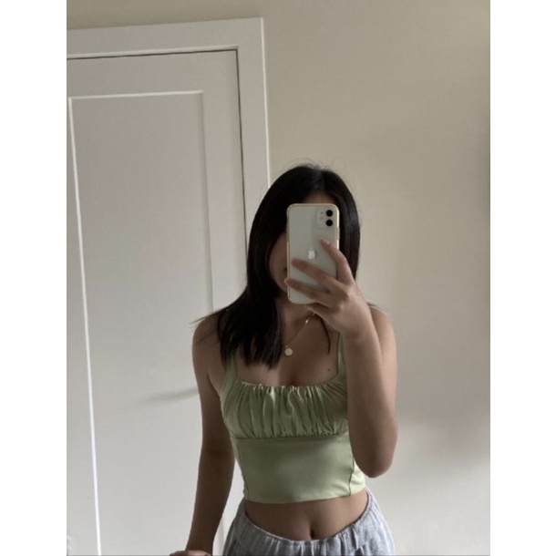 Áo hai dây Ruched Cropped Camisole - YESSTYLE