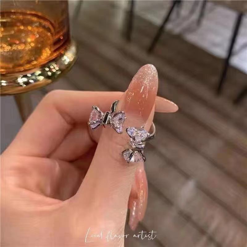 Nhẫn hở hình bướm đính đá zircon