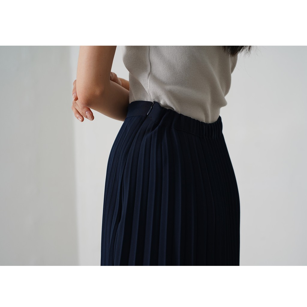 [gwilee] navy pleats maxi skirt - chân váy xếp li dài maxi màu xanh navy