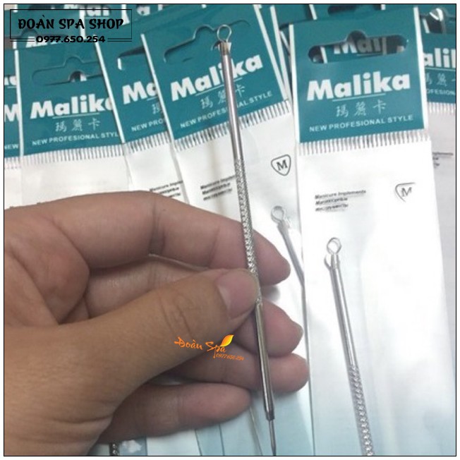 Que nặn mụn Malika