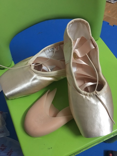 Giày múa ballet mũi cứng kèm lót silicon DayDance