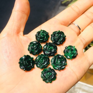 Mặt hoa mẫu đơn xanh lá