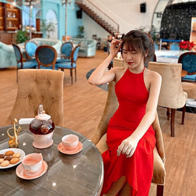 Đầm body đuôi tôm hở lưng cột nơ