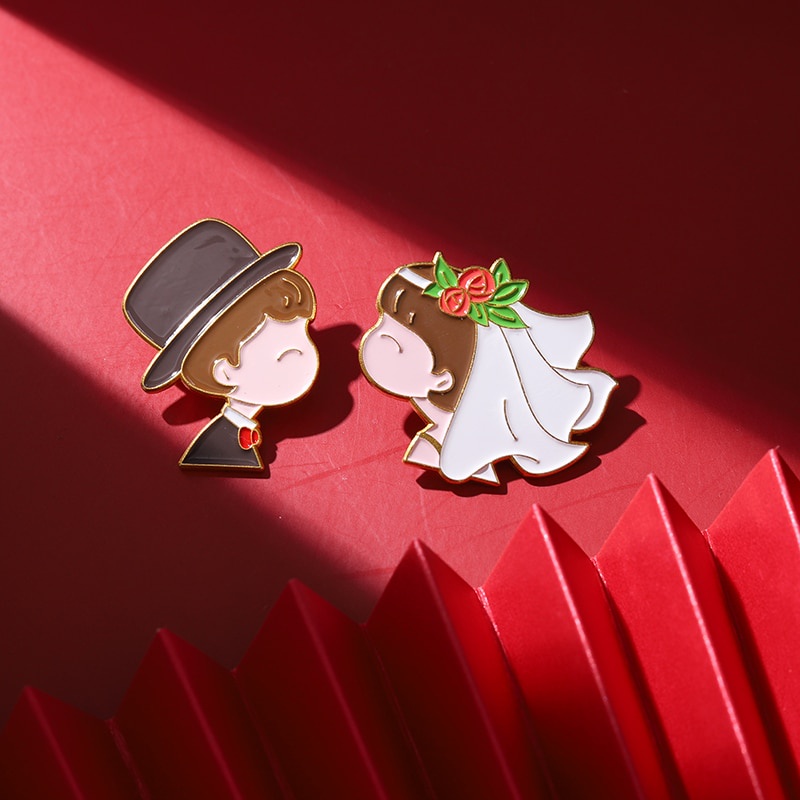 Ghim Cài Áo Cô Dâu Chú Rể Hoạt Hình Trung Quốc Và Phương Tây Tráng Men Làm Quà Tặng Cho Bạn Bè