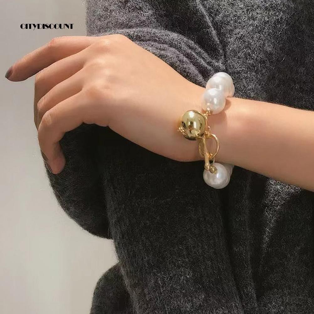 Vòng tay đính ngọc trai giả đơn giản | BigBuy360 - bigbuy360.vn