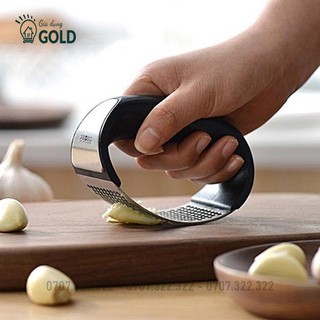 Dụng cụ dập ép hành, tỏi cầm tay